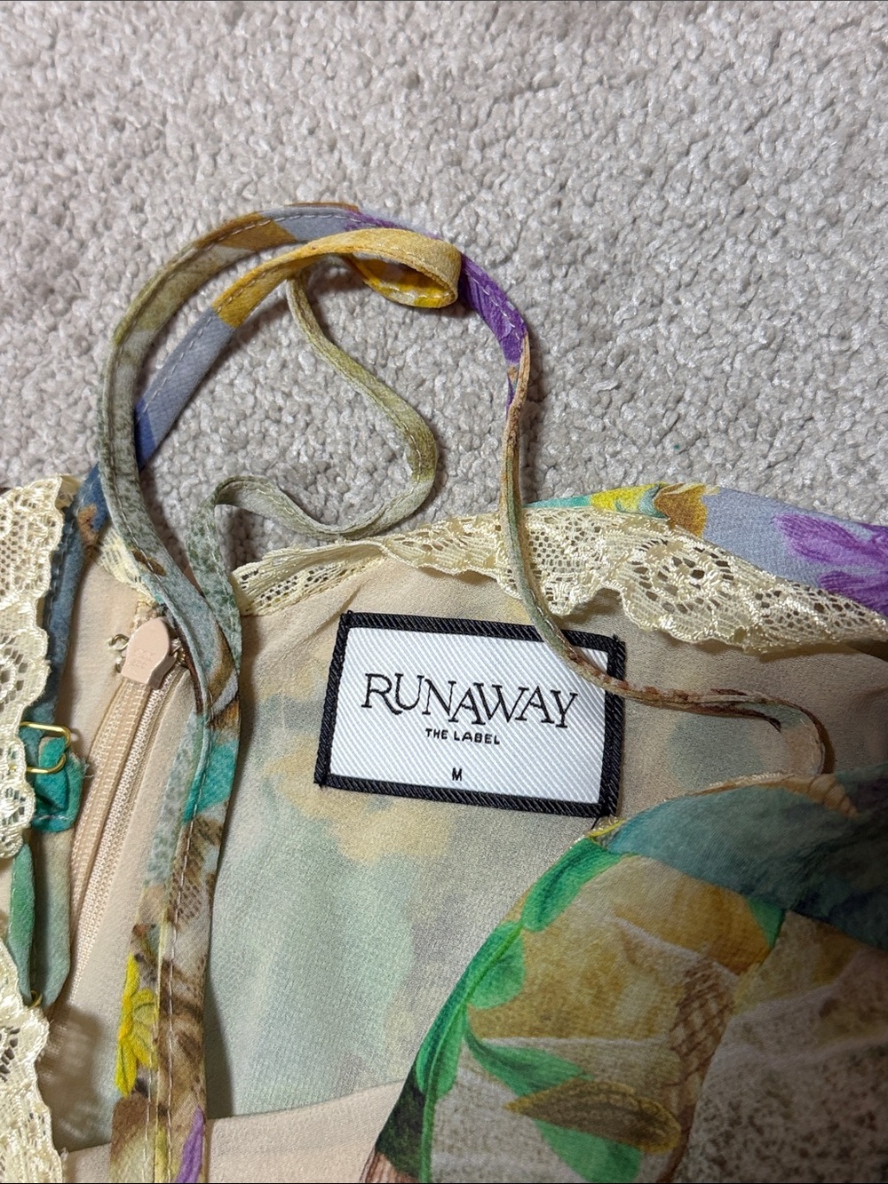 Runaway the Label Surrey Mini Dress Seashell Floral Lace Size M - Picture 7 of 10